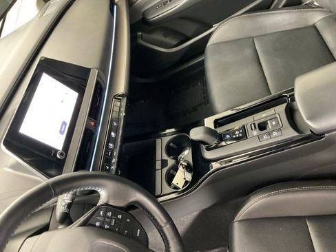 Used 2025 Toyota Prius XLE FWD image 21