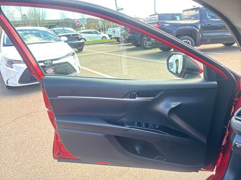 Used 2020 Toyota Camry SE w/ Moonroof Package AWD/4WD image 33