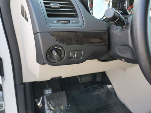 Used 2018 Dodge Grand Caravan SE w/ UConnect Hands-Free Group image 17
