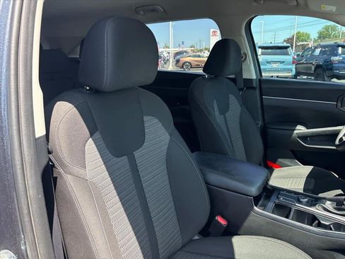 Used 2022 Kia Sorento LX AWD/4WD image 6