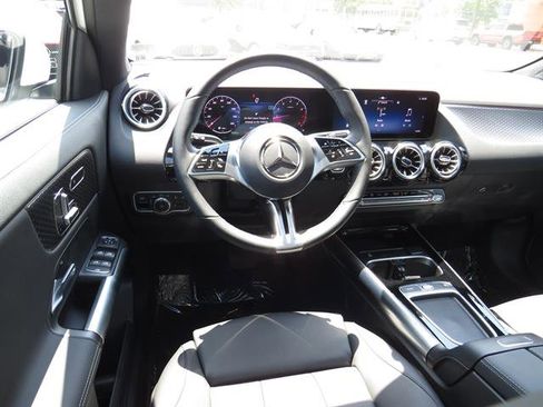 Used 2025 Mercedes-Benz GLA 250 4MATIC image 10