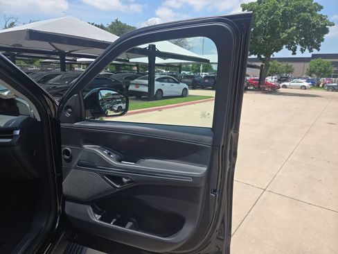 Used 2026 Lincoln Navigator Reserve AWD/4WD image 13