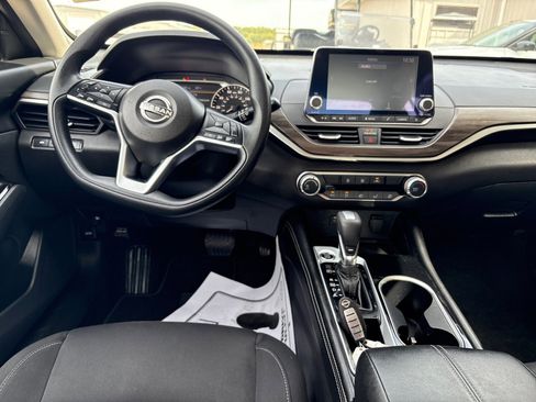 Used 2023 Nissan Altima 2.5 SV image 5