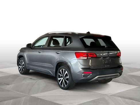 Certified 2022 Volkswagen Taos SE FWD image 6
