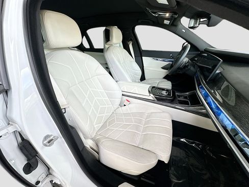 Used 2023 BMW 760i xDrive image 30