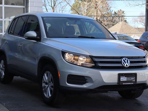 Used 2012 Volkswagen Tiguan S image 7