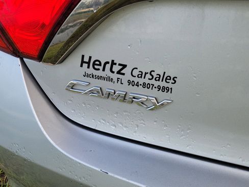 Used 2016 Toyota Camry SE image 19