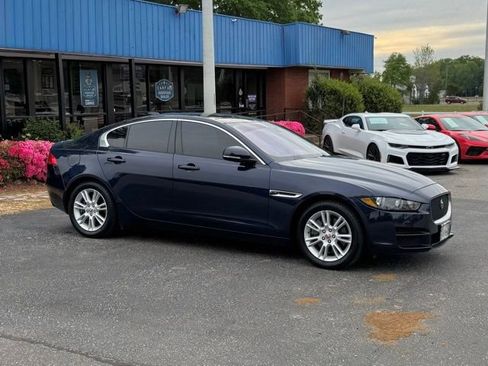 Used 2018 Jaguar XE Premium image 8