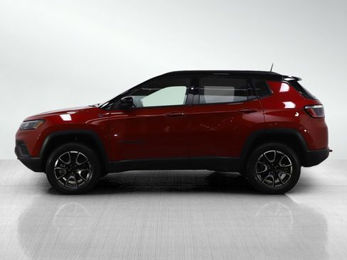Used 2025 Jeep Compass Trailhawk AWD/4WD image 3