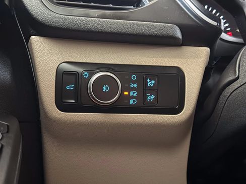 Used 2020 Ford Escape SEL FWD image 34