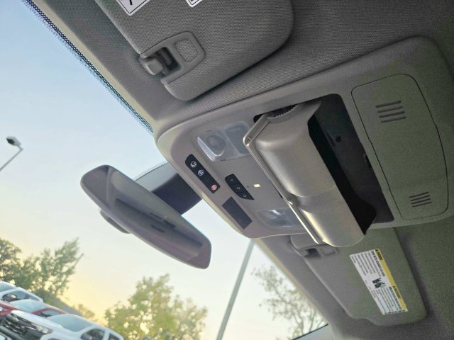 Used 2020 Buick Envision Essence FWD image 26