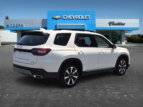 Used 2025 Honda Pilot Touring image 5