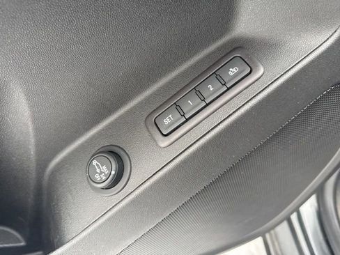 Used 2020 Chevrolet Equinox Premier image 23