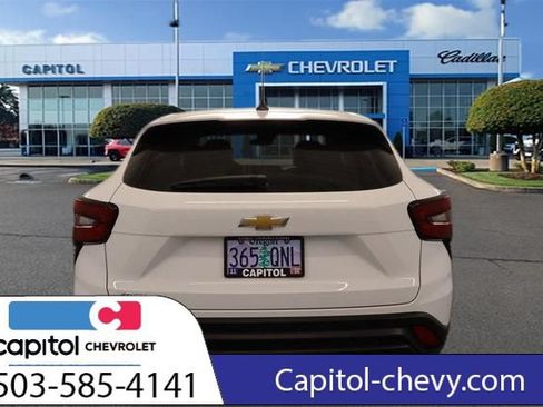 Used 2025 Chevrolet Trax LS FWD image 4