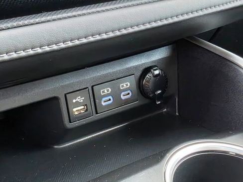 Used 2022 Toyota Highlander XLE image 31