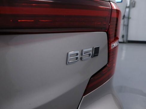 Used 2024 Volvo S60 B5 Core image 11