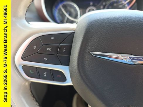 Used 2020 Chrysler Pacifica Limited FWD image 21