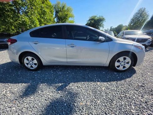 Used 2018 Kia Forte LX w/ LX Rear Camera Package FWD image 4