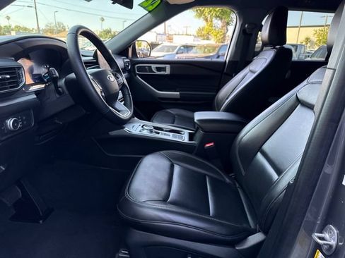 Used 2022 Ford Explorer XLT w/ Equipment Group 202A RWD image 9