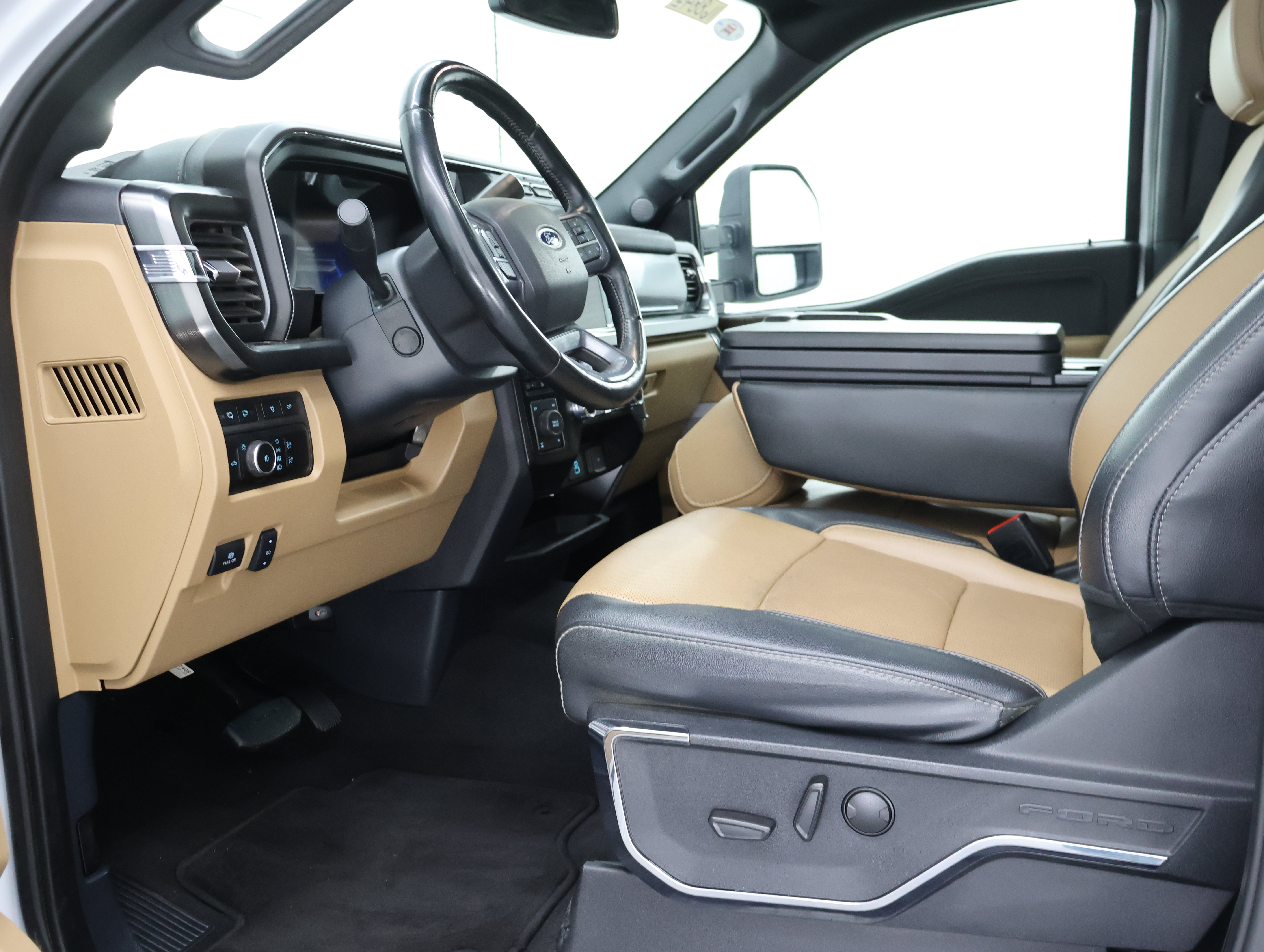 Used 2024 Ford F350 Lariat w/ Sport Appearance Package AWD/4WD image 8