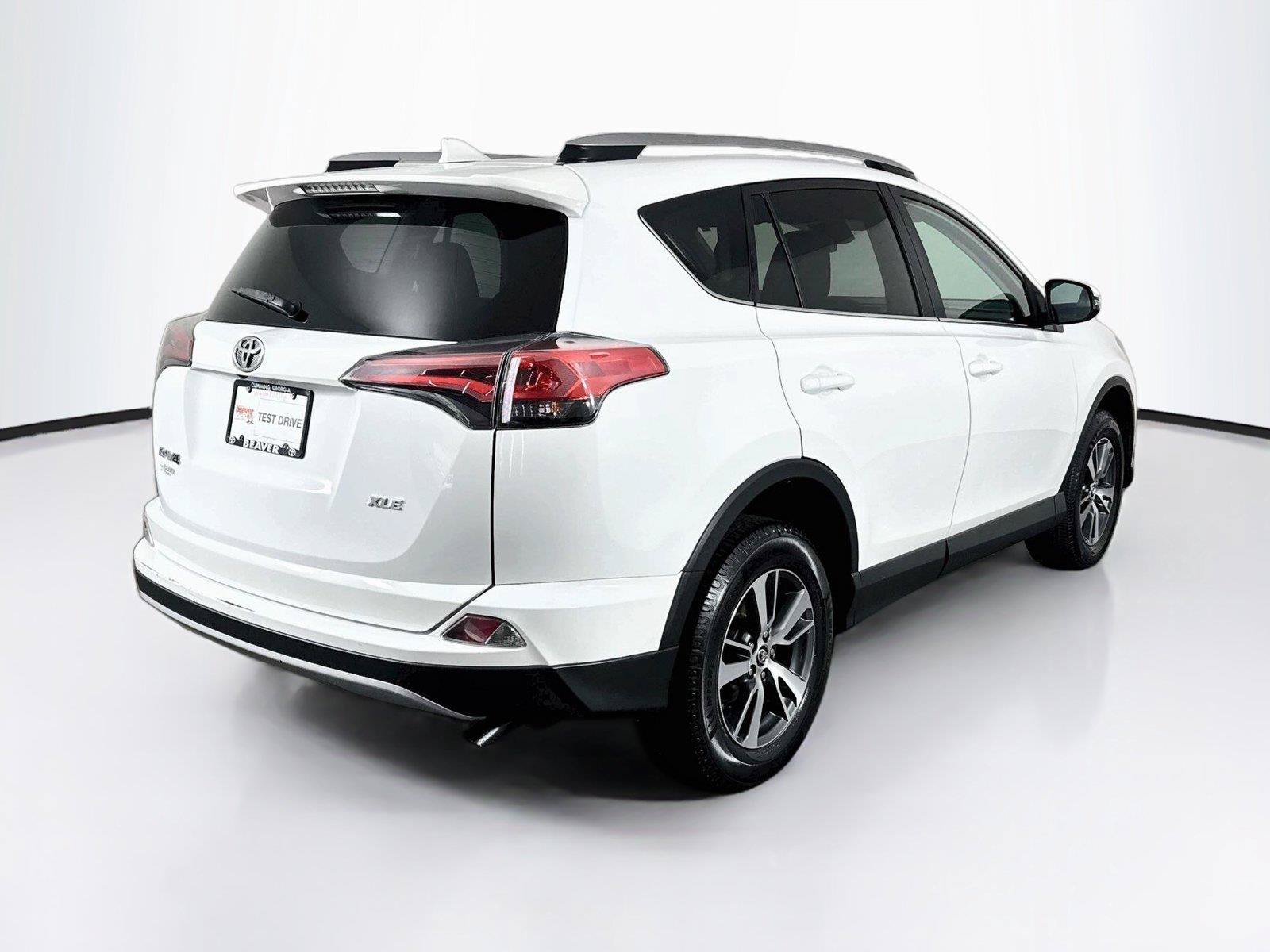 Used 2018 Toyota RAV4 XLE FWD image 2