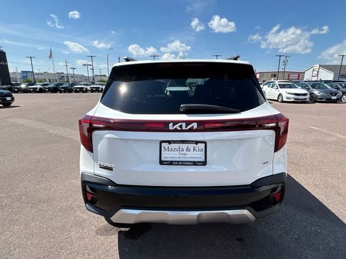 Used 2024 Kia Seltos EX AWD/4WD image 6