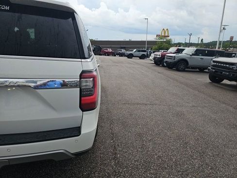 Used 2020 Ford Expedition Limited w/ Equipment Group 302A RWD image 8