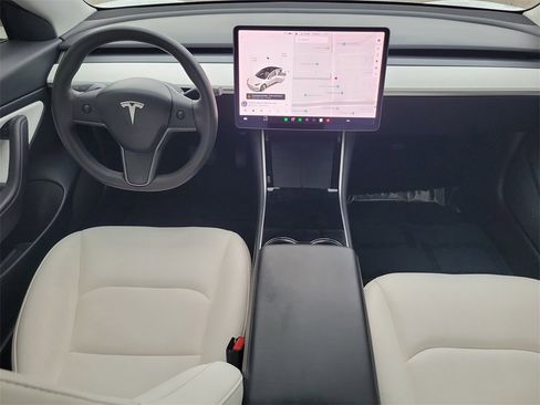 Used 2020 Tesla Model 3 Standard Range Plus image 9