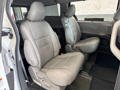 Used 2017 Toyota Sienna XLE w/ XLE Navigation Package FWD image 42