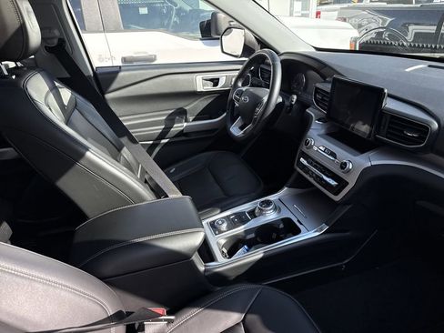 Used 2023 Ford Explorer XLT image 27
