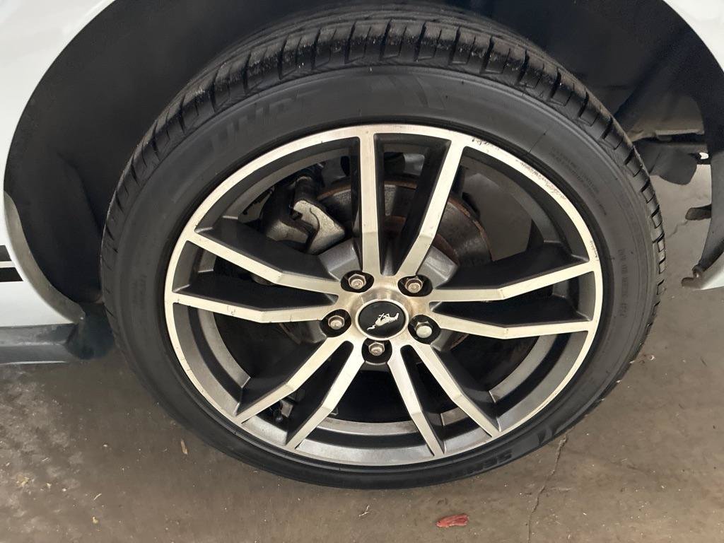 Used 2005 Ford Mustang Premium RWD image 17