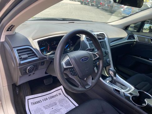 Used 2015 Ford Fusion SE FWD image 10
