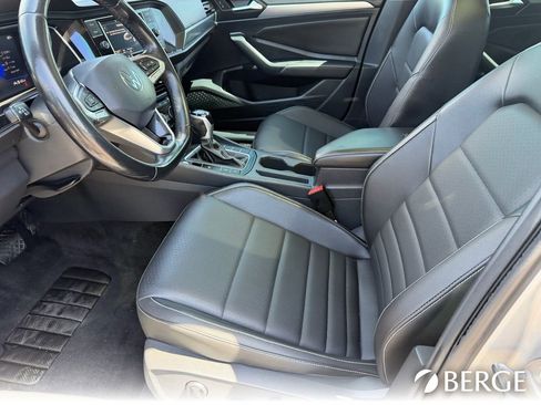 Used 2022 Volkswagen Jetta SE w/ Panoramic Sunroof Package FWD image 20