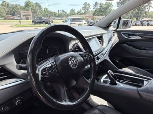 Used 2019 Buick Enclave Essence FWD image 9