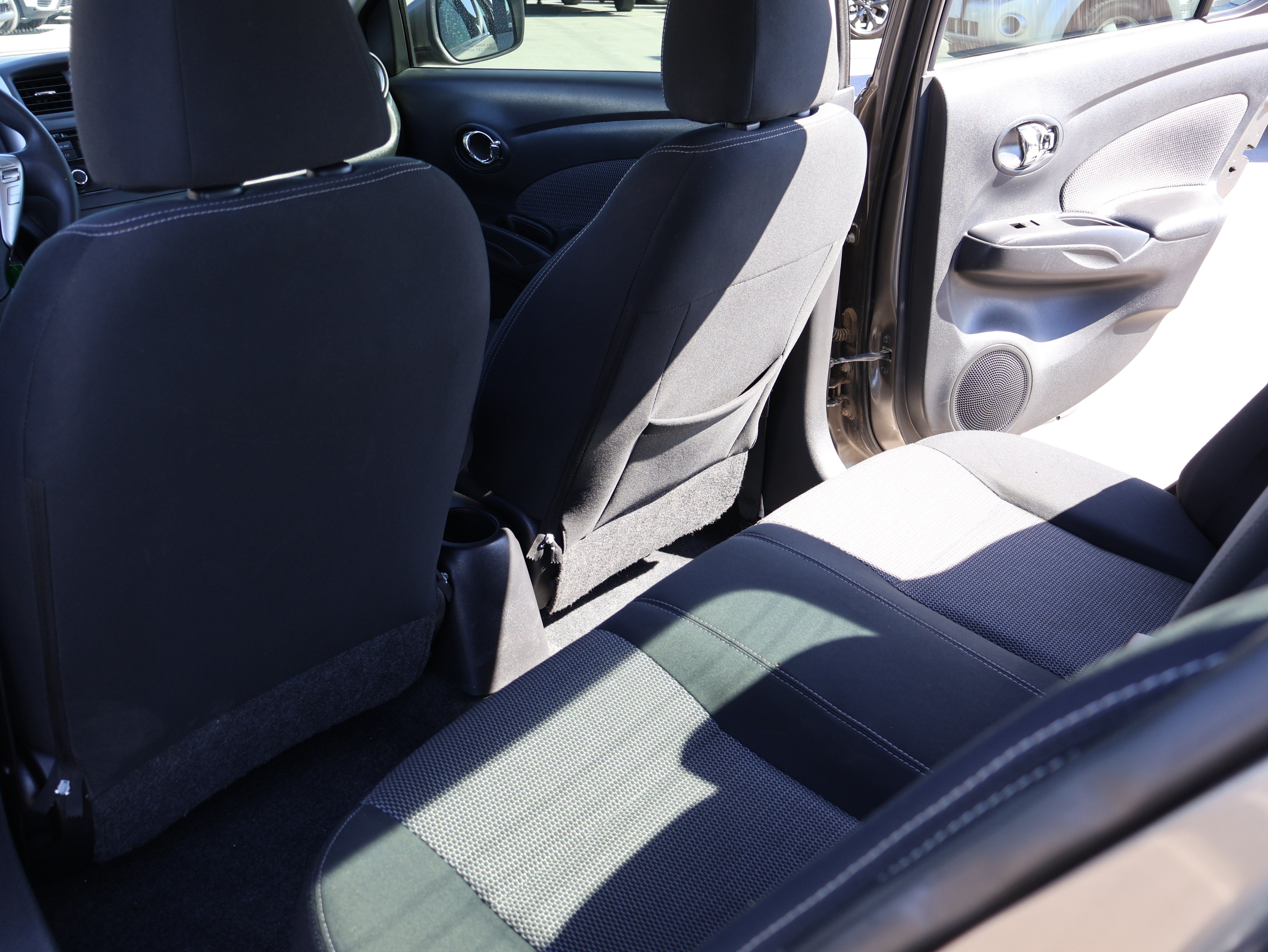 Used 2015 Nissan Versa SV FWD image 13
