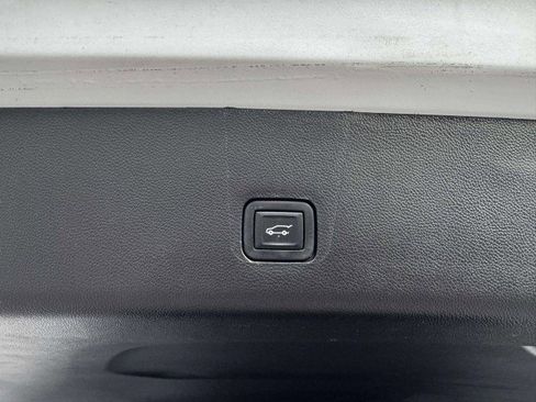 Used 2020 Chevrolet Traverse LT image 60