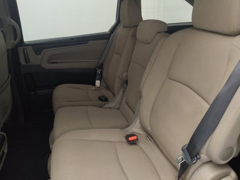 Used 2018 Honda Odyssey EX image 18