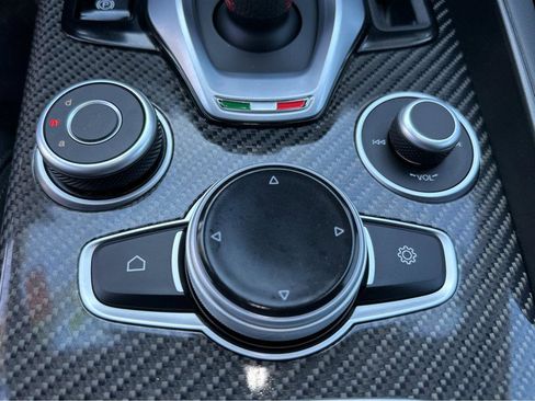 Used 2023 Alfa Romeo Giulia Estrema image 30