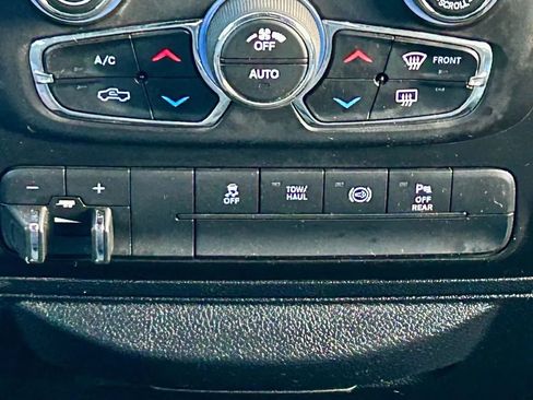 Used 2018 RAM 2500 SLT image 22