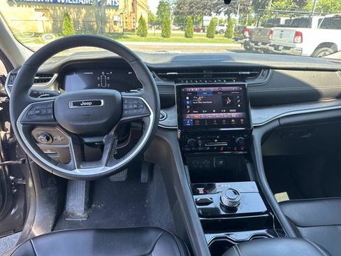 Used 2023 Jeep Grand Cherokee L Limited AWD/4WD image 9