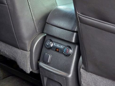 Used 2015 Ford Explorer XLT w/ Equipment Group 202B AWD/4WD image 38