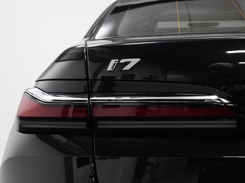 Used 2023 BMW i7 xDrive60 image 53