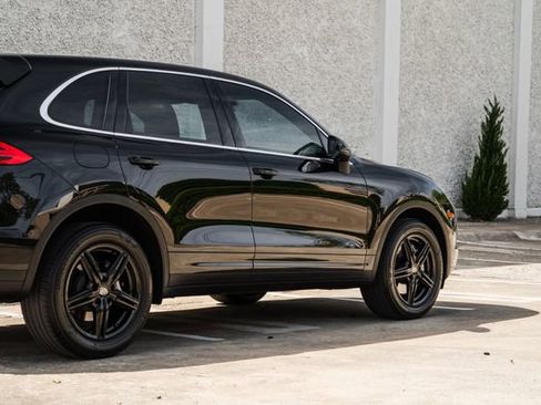 Used 2015 Porsche Cayenne S image 44