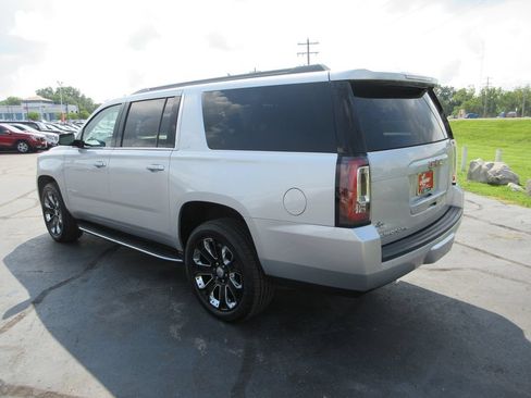 Used 2019 GMC Yukon XL SLT w/ Open Road Package AWD/4WD image 9