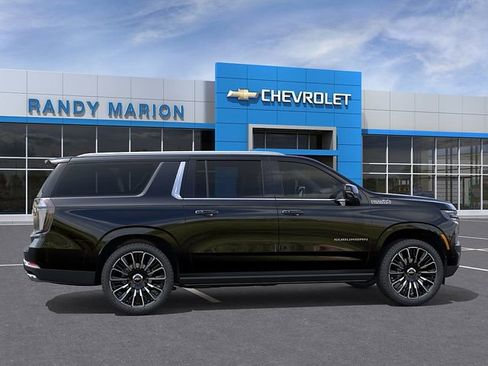 New 2026 Chevrolet Suburban High Country AWD/4WD image 5