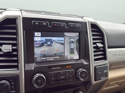 Used 2019 Ford F250 Lariat w/ Lariat Ultimate Package AWD/4WD image 14