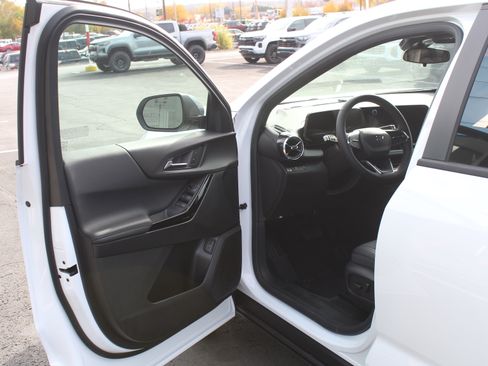 New 2026 Chevrolet Equinox LT w/ Convenience Package II image 9