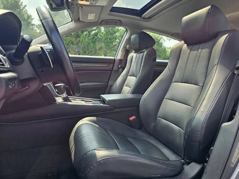 Used 2018 Honda Accord Touring image 14