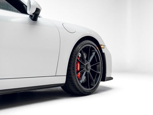 Used 2018 Porsche 911 GT3 RWD image 9