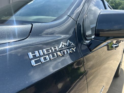Used 2022 Chevrolet Suburban High Country w/ Premium Package AWD/4WD image 9